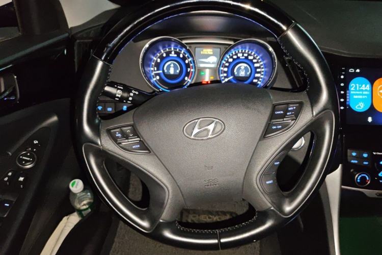 Used Hyundai Sonata 2014 2.4L Automatic Luxury Version China V Standard Steering Wheel