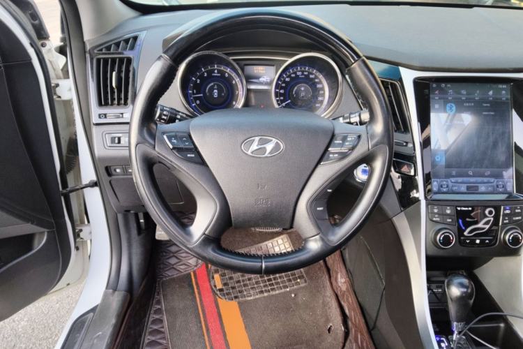 Used Hyundai Sonata 2014 2.4L Automatic Luxury Version China IV Standard Steering Wheel
