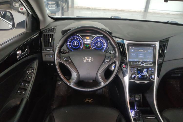 Used Hyundai Sonata 2014 2.0L Automatic Luxury Edition Steering Wheel