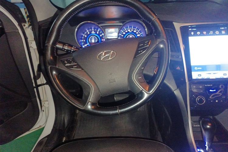 Used Hyundai Sonata 2014 2.0L Automatic Prestige Edition Steering Wheel