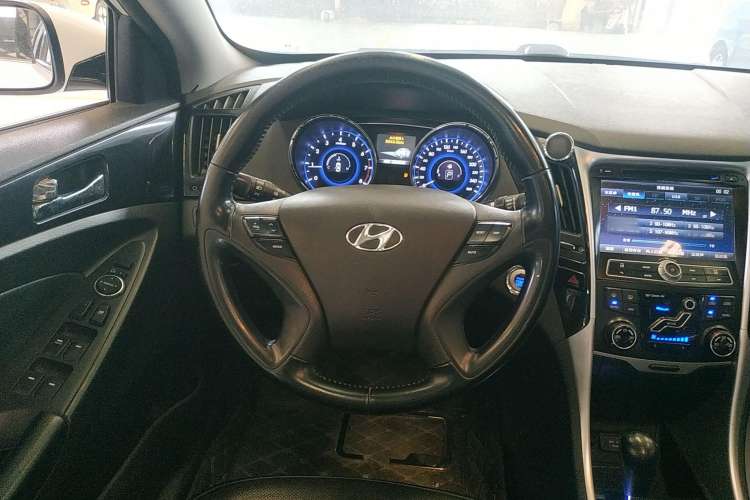 Used Hyundai Sonata 2014 2.0L Automatic Luxury Edition Steering Wheel