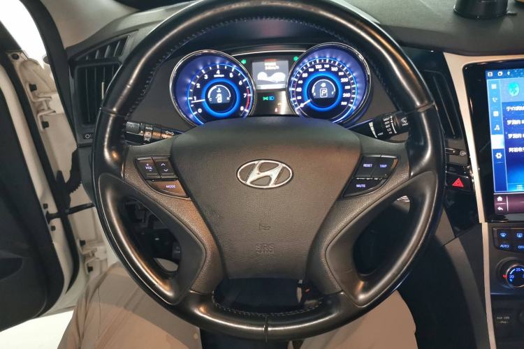 Used Hyundai Sonata 2014 2.0L Automatic Luxury Edition Steering Wheel