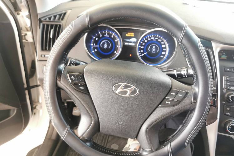 Used Hyundai Sonata 2014 2.0L Automatic Luxury Edition Steering Wheel