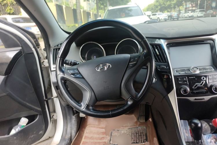 Used Hyundai Sonata 2014 2.0L Automatic Luxury Edition Steering Wheel
