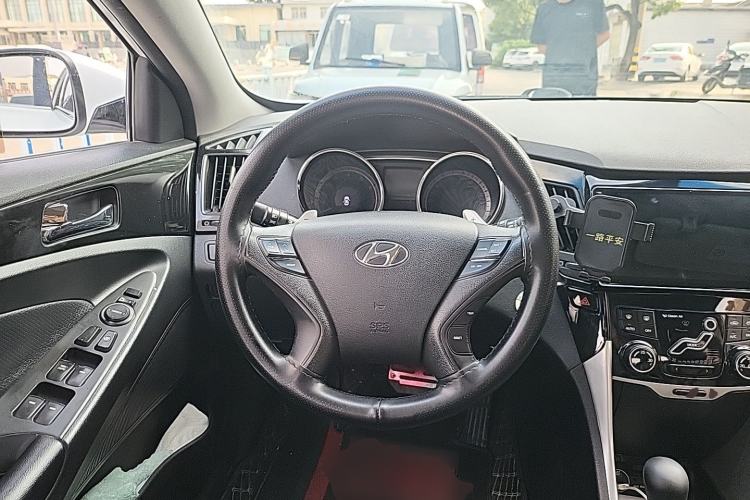 Used Hyundai Sonata 2014 2.0L Automatic Luxury Edition Steering Wheel