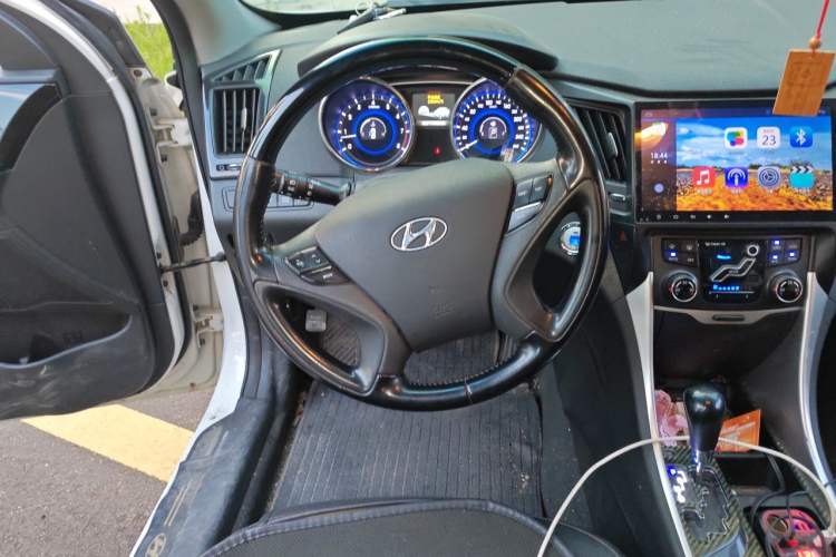 Used Hyundai Sonata 2014 2.4L Automatic Leading Edition China IV Standard Steering Wheel