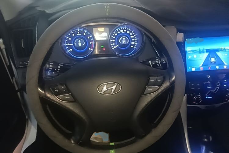 Used Hyundai Sonata 2014 2.0L Automatic Luxury Edition Steering Wheel