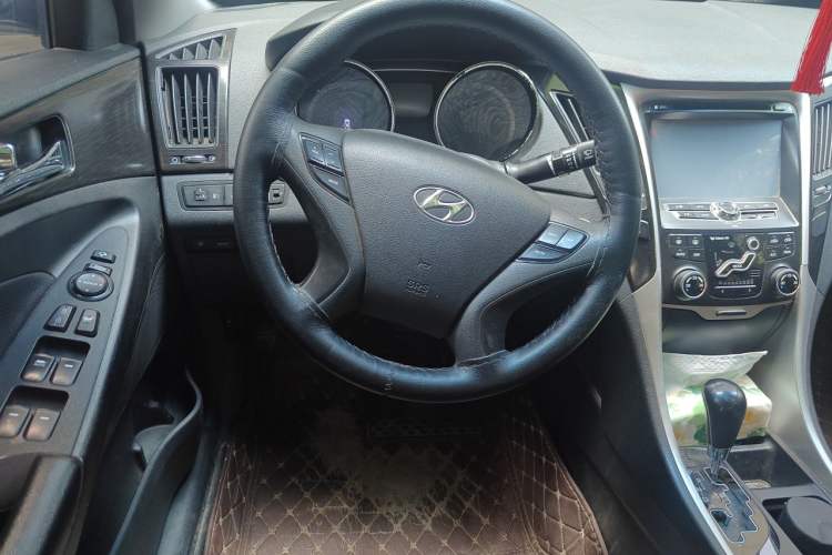 Used Hyundai Sonata 2014 2.0L Automatic Luxury Edition Steering Wheel