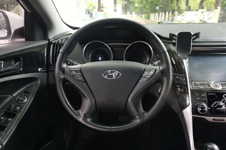 Used Hyundai Sonata 2014 2.0L Automatic Luxury Edition Steering Wheel