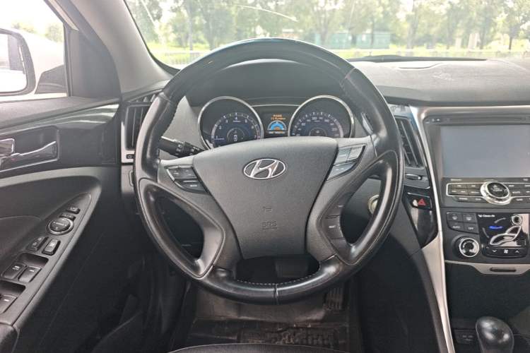 Used Hyundai Sonata 2014 2.4L Automatic Luxury Version China IV Standard Steering Wheel