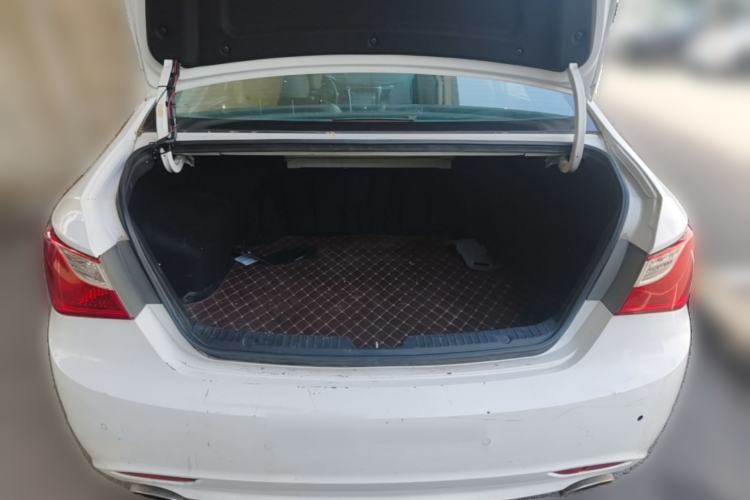 Used Hyundai Sonata 2014 2.4L Automatic Leading Edition China IV Standard Trunk