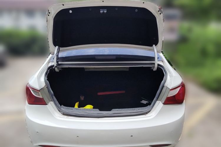 Used Hyundai Sonata 2014 2.4L Automatic Leading Edition China IV Standard Trunk