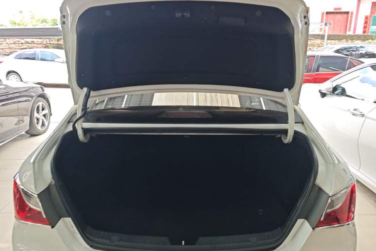 Used Hyundai Sonata 2014 2.4L Automatic Leading Edition China V Standard Trunk