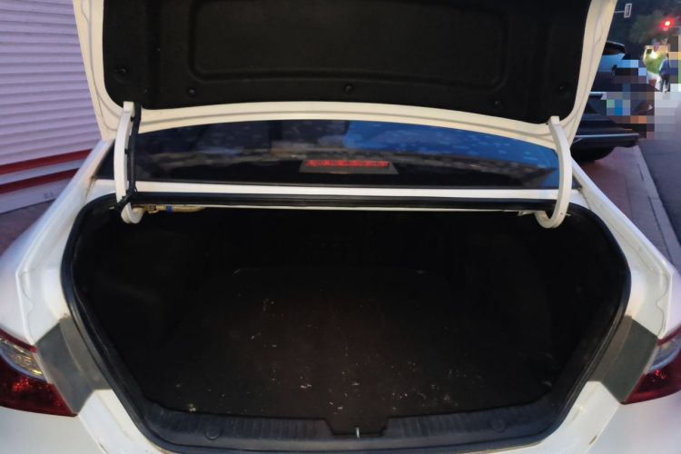 Used Hyundai Sonata 2014 2.4L Automatic Leading Edition China IV Standard Trunk