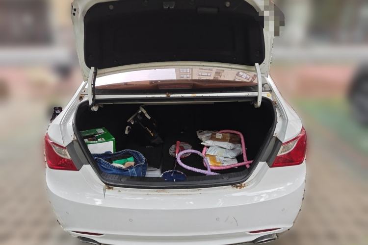 Used Hyundai Sonata 2014 2.4L Automatic Leading Edition China IV Standard Trunk