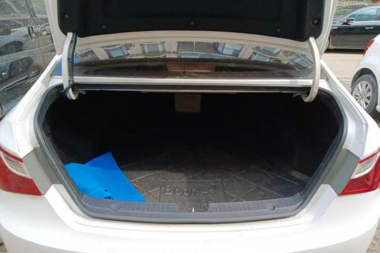 Used Hyundai Sonata 2014 2.4L Automatic Leading Edition China IV Standard Trunk