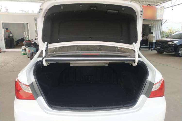 Used Hyundai Sonata 2014 2.4L Automatic Luxury Version China V Standard Trunk