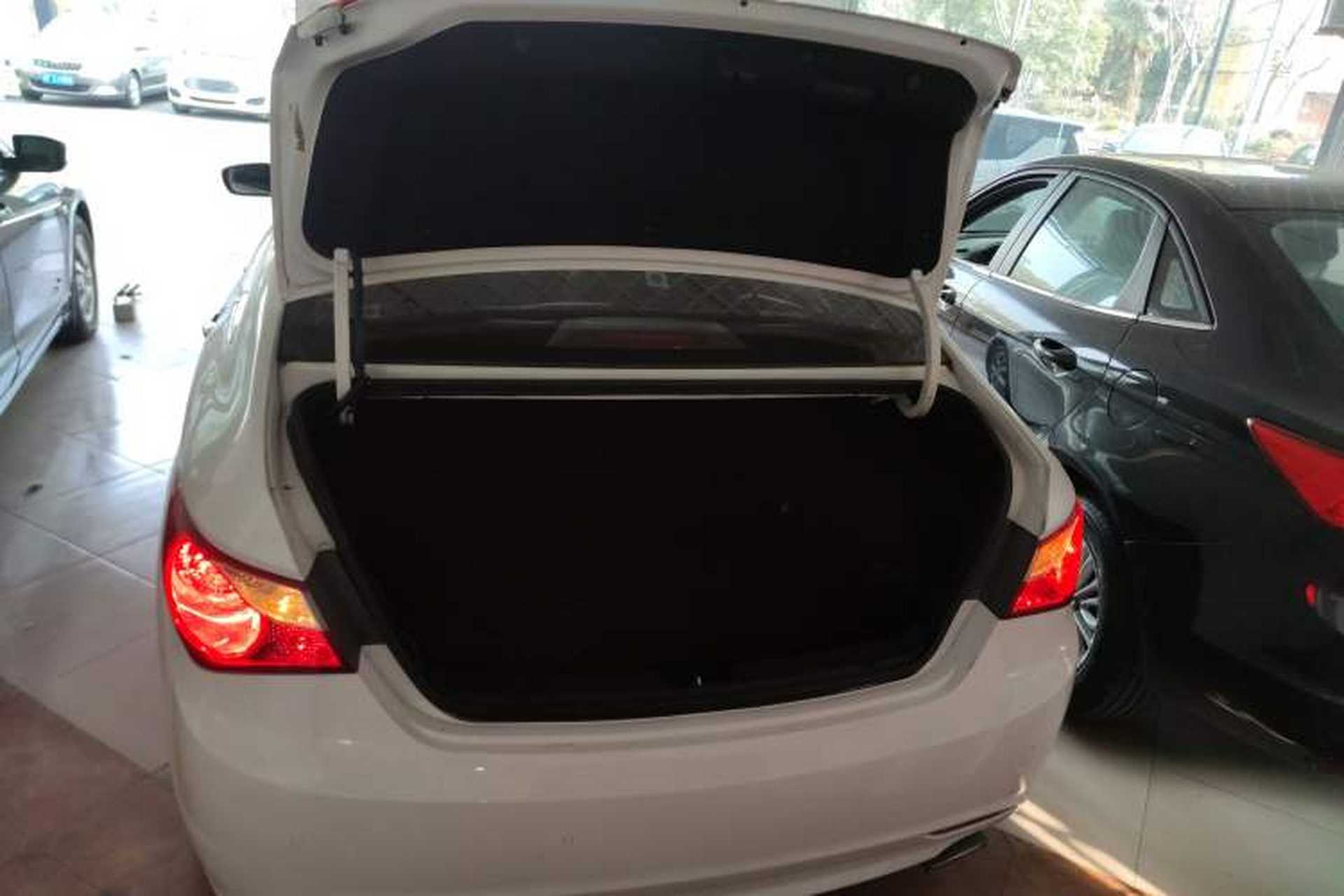 Used Hyundai Sonata 2014 2.4L Automatic Leading Edition China IV Standard Trunk