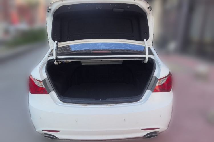Used Hyundai Sonata 2014 2.4L Automatic Leading Edition China IV Standard Trunk