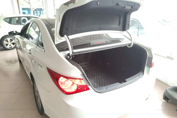 Used Hyundai Sonata 2014 2.4L Automatic Leading Edition China IV Standard Trunk