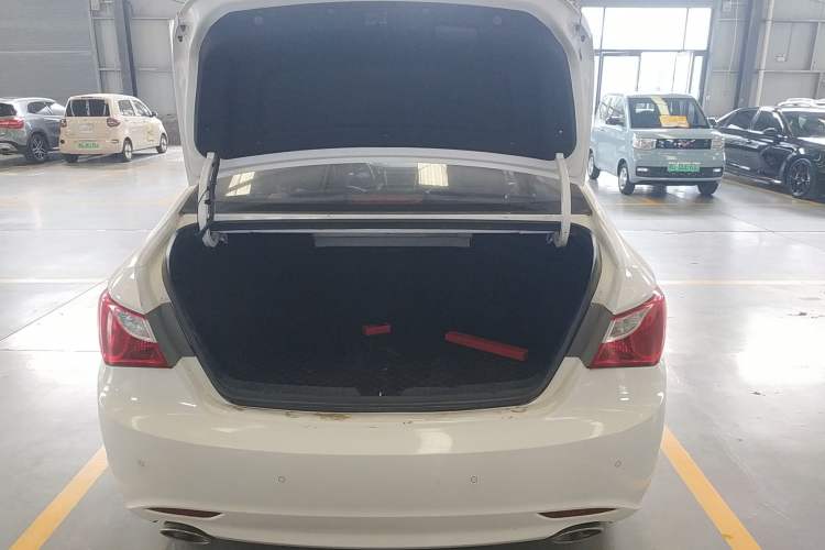Used Hyundai Sonata 2014 2.0L Automatic Luxury Edition Trunk