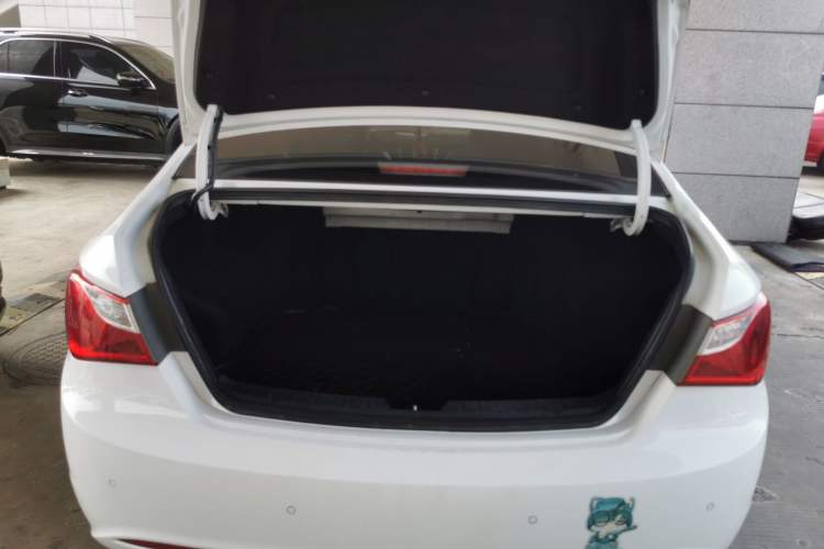 Used Hyundai Sonata 2014 2.0L Automatic Luxury Edition Trunk