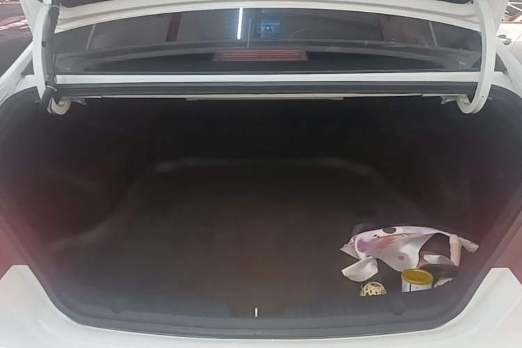 Used Hyundai Sonata 2014 2.0L Automatic Luxury Edition Trunk