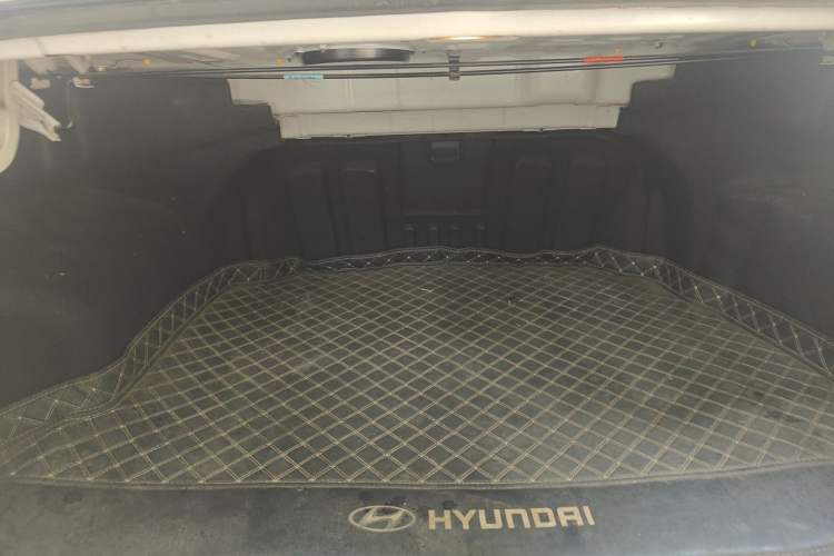 Used Hyundai Sonata 2014 2.0L Automatic Luxury Edition Trunk
