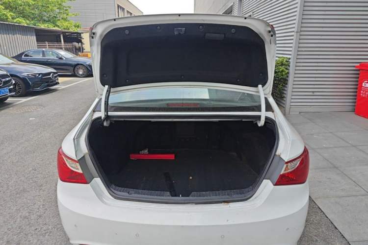 Used Hyundai Sonata 2014 2.0L Automatic Luxury Edition Trunk