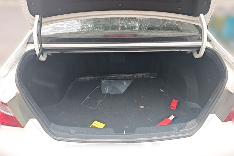 Used Hyundai Sonata 2014 2.4L Automatic Luxury Version China IV Standard Trunk