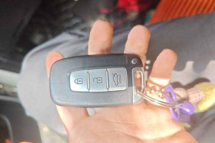 Used Hyundai Sonata 2014 2.4L Automatic Leading Edition China IV Standard Vehicle Key