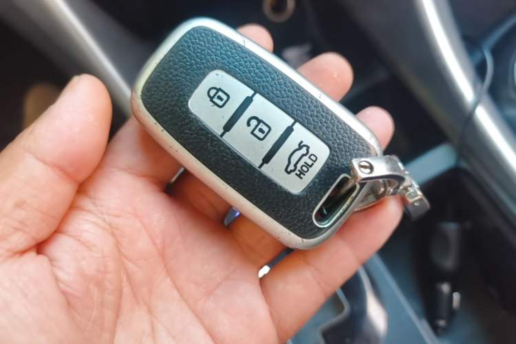 Used Hyundai Sonata 2014 2.4L Automatic Leading Edition China IV Standard Vehicle Key