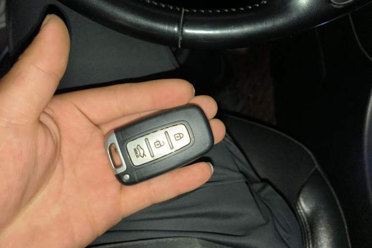 Used Hyundai Sonata 2014 2.4L Automatic Leading Edition China IV Standard Vehicle Key