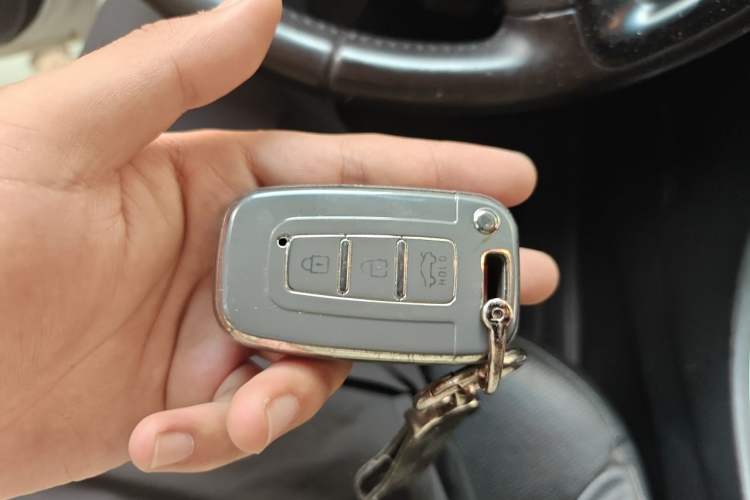 Used Hyundai Sonata 2014 2.4L Automatic Leading Edition China IV Standard Vehicle Key