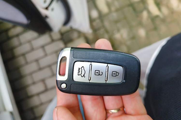 Used Hyundai Sonata 2014 2.4L Automatic Luxury Version China IV Standard Vehicle Key