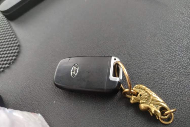 Used Hyundai Sonata 2014 2.4L Automatic Luxury Version China IV Standard Vehicle Key