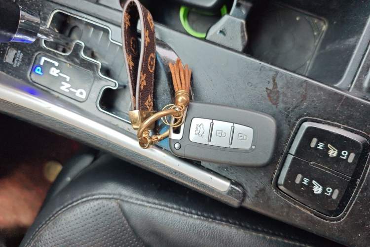 Used Hyundai Sonata 2014 2.4L Automatic Leading Edition China IV Standard Vehicle Key