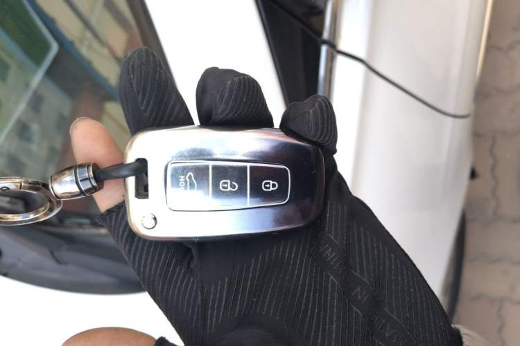Used Hyundai Sonata 2014 2.4L Automatic Leading Edition China IV Standard Vehicle Key