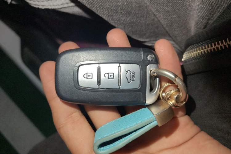 Used Hyundai Sonata 2014 2.4L Automatic Leading Edition China IV Standard Vehicle Key