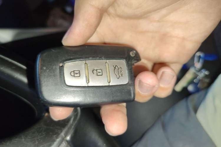 Used Hyundai Sonata 2014 2.4L Automatic Leading Edition China IV Standard Vehicle Key