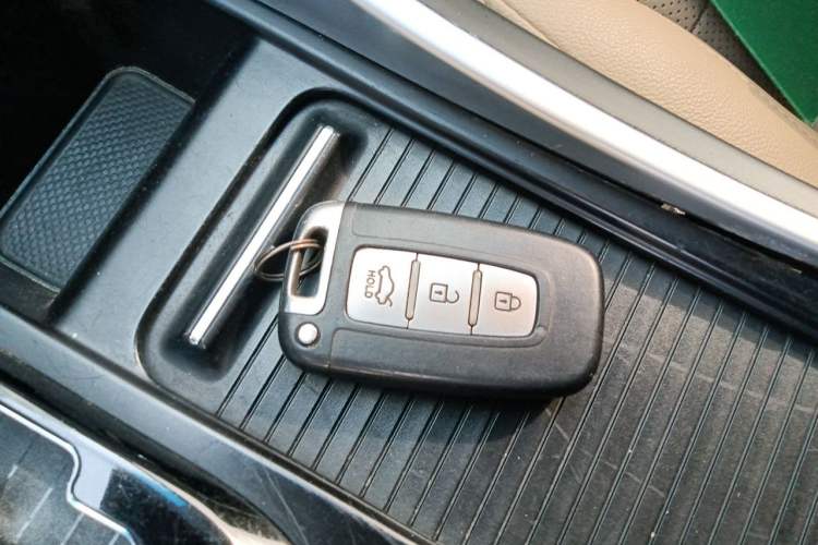 Used Hyundai Sonata 2014 2.4L Automatic Leading Edition China IV Standard Vehicle Key