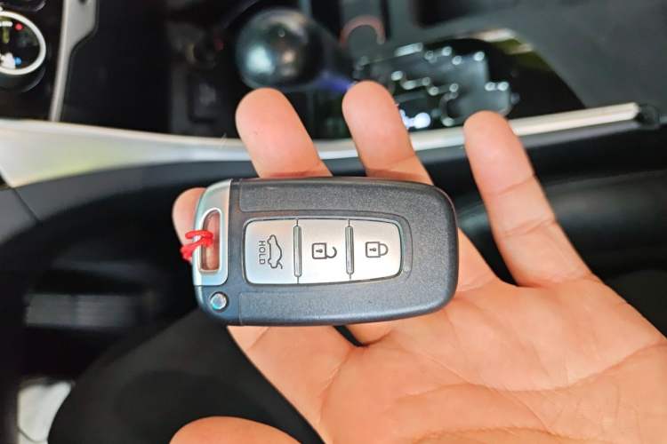 Used Hyundai Sonata 2014 2.4L Automatic Luxury Version China V Standard Vehicle Key