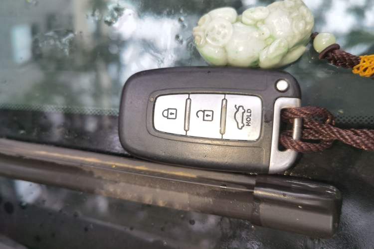 Used Hyundai Sonata 2014 2.4L Automatic Leading Edition China IV Standard Vehicle Key