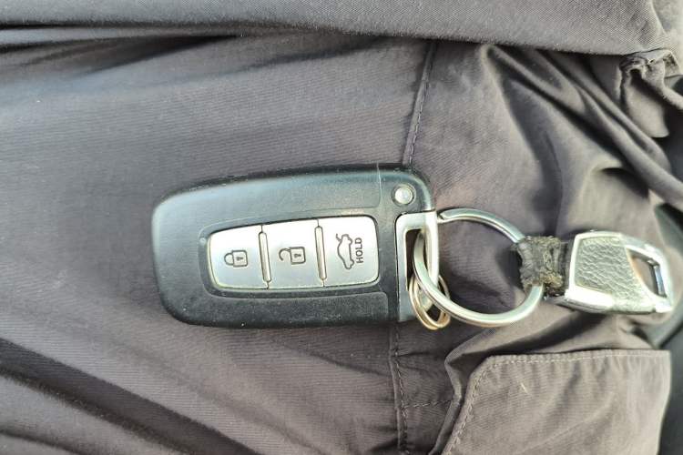 Used Hyundai Sonata 2014 2.4L Automatic Luxury Version China IV Standard Vehicle Key
