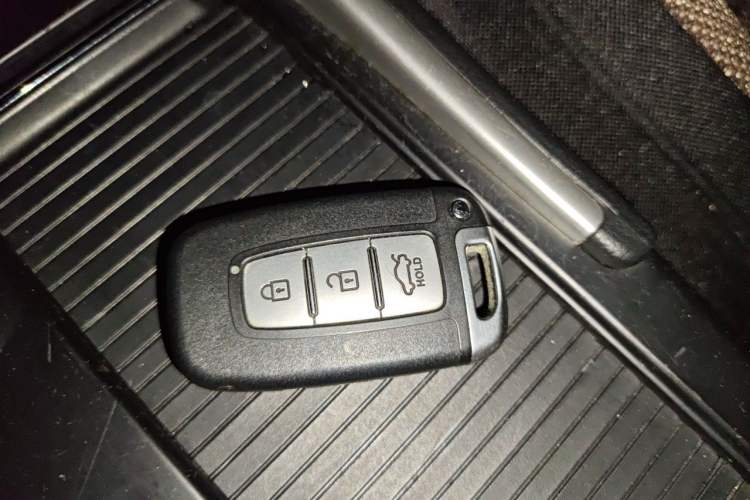 Used Hyundai Sonata 2014 2.4L Automatic Luxury Version China V Standard Vehicle Key