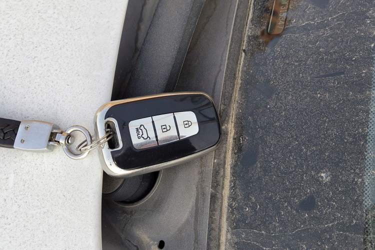 Used Hyundai Sonata 2014 2.4L Automatic Luxury Version China IV Standard Vehicle Key