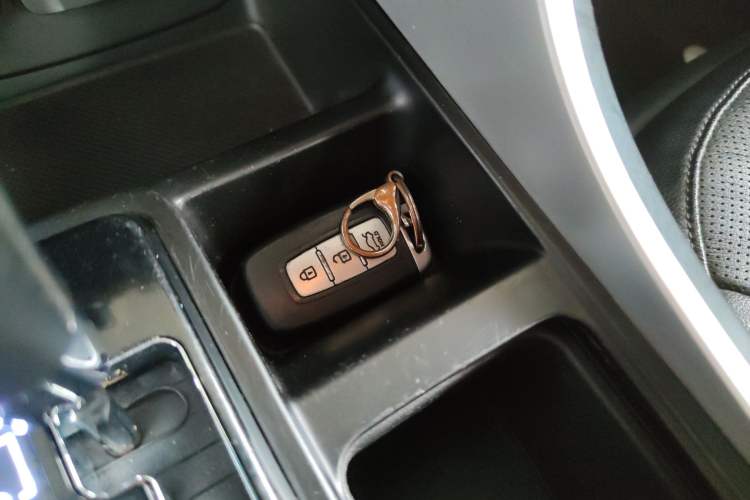 Used Hyundai Sonata 2014 2.4L Automatic Leading Edition China IV Standard Vehicle Key