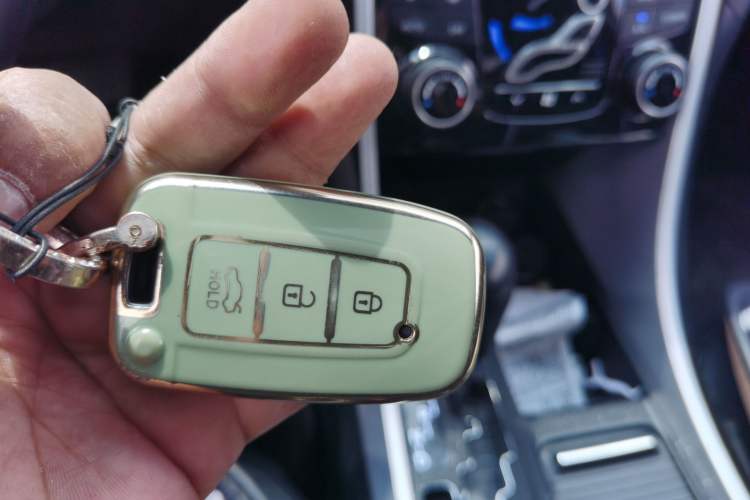 Used Hyundai Sonata 2014 2.4L Automatic Leading Edition China IV Standard Vehicle Key