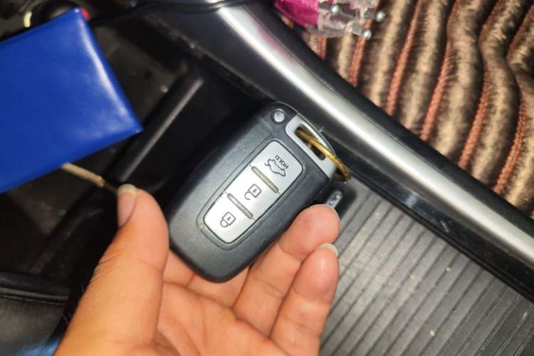 Used Hyundai Sonata 2014 2.4L Automatic Luxury Version China IV Standard Vehicle Key
