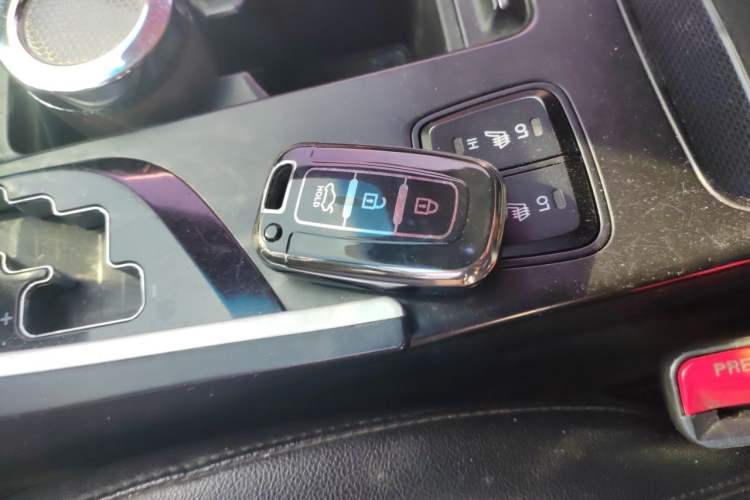 Used Hyundai Sonata 2014 2.4L Automatic Leading Edition China IV Standard Vehicle Key